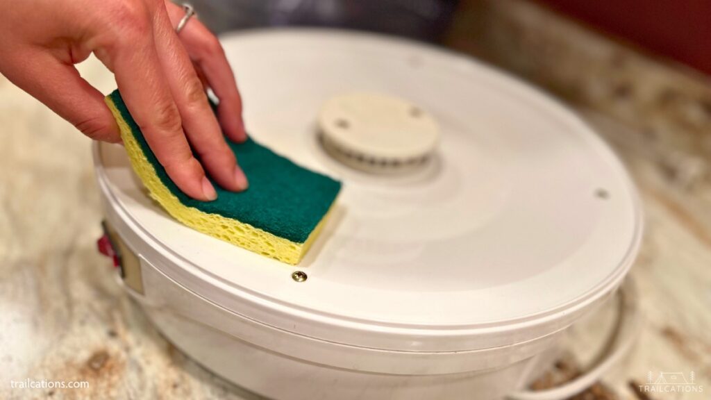 Cleaning the base of your dehydrator is simple with a damp sponge or dish cloth. Avoid dripping water into the fan power unit!